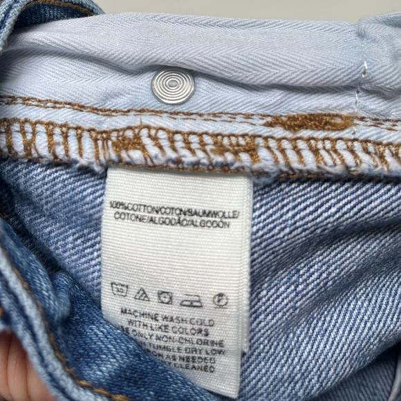 Free People - NWOT Distressed Medium Blue Denim Shorts - Size 25 - Picture 4 of 4